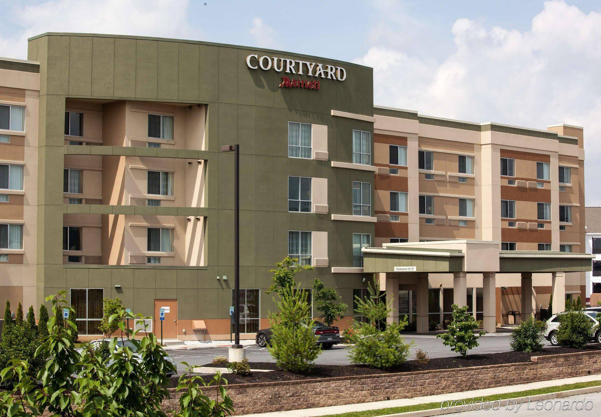 Courtyard By Marriott York Hotel Exterior photo
