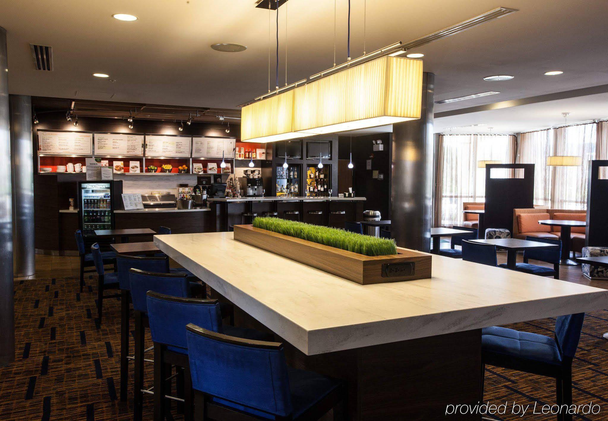 Courtyard By Marriott York Hotel Exterior photo