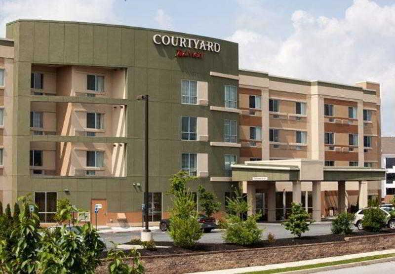Courtyard By Marriott York Hotel Exterior photo