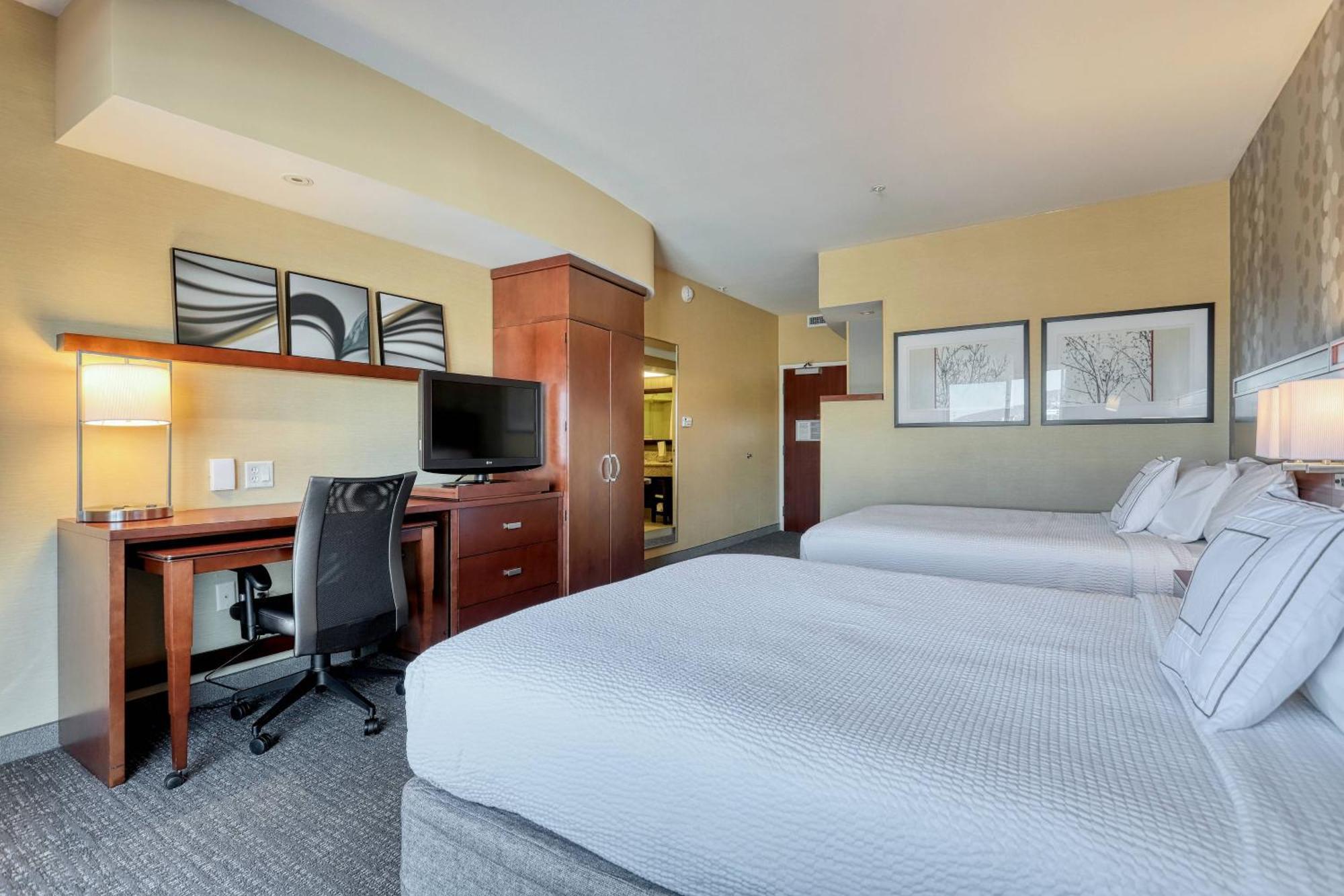 Courtyard By Marriott York Hotel Exterior photo