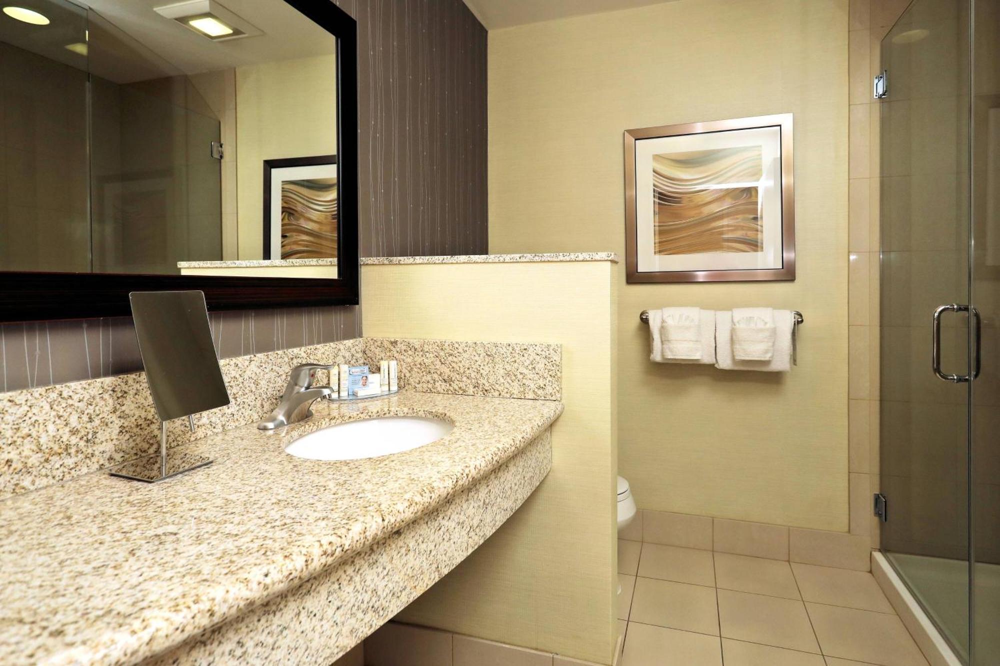 Courtyard By Marriott York Hotel Exterior photo