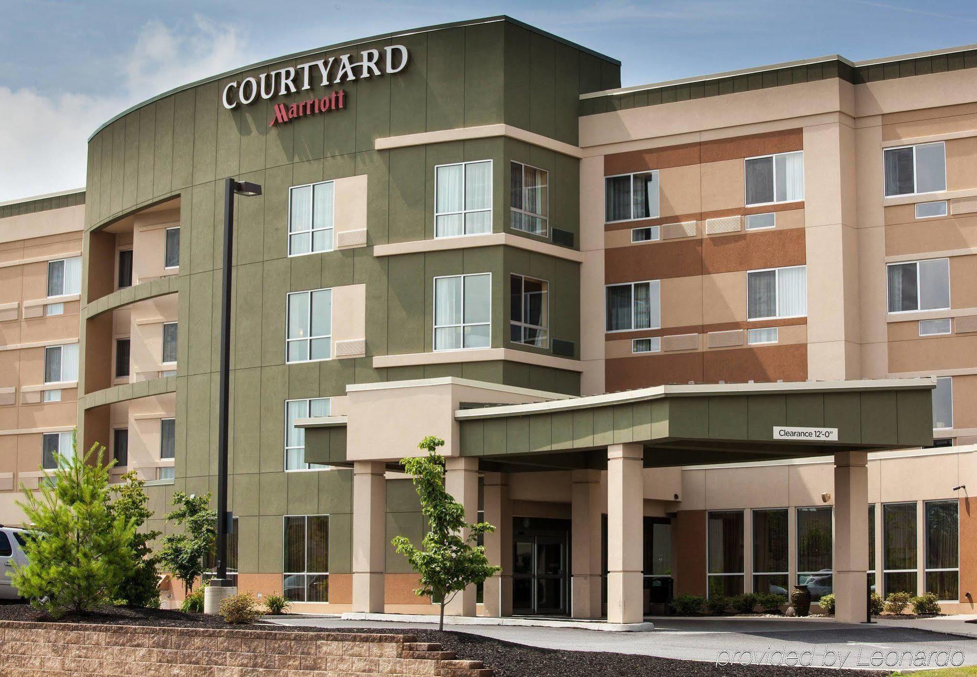 Courtyard By Marriott York Hotel Exterior photo