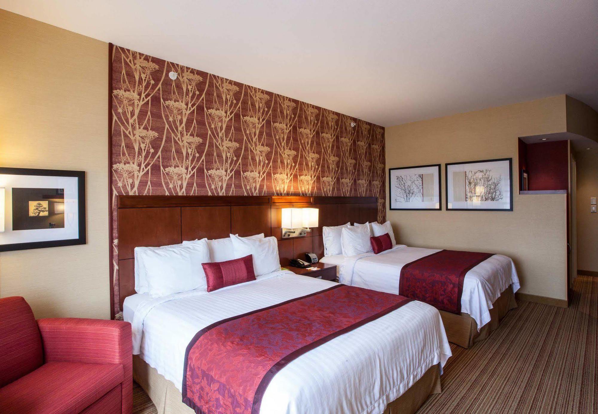 Courtyard By Marriott York Hotel Exterior photo